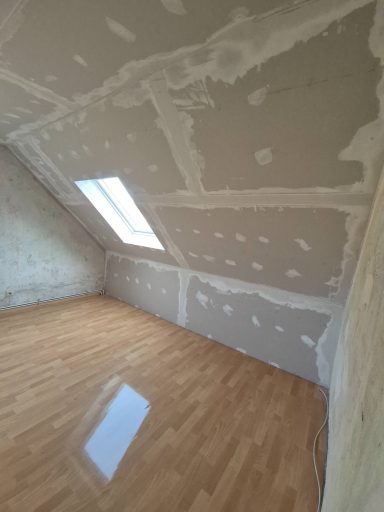 Dachgeschossausbau mit Trockenbau und Dämmarbeiten
